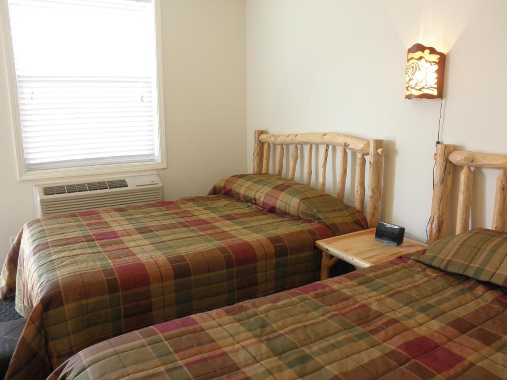 Bear'S Den Lodge Shaunavon Номер фото