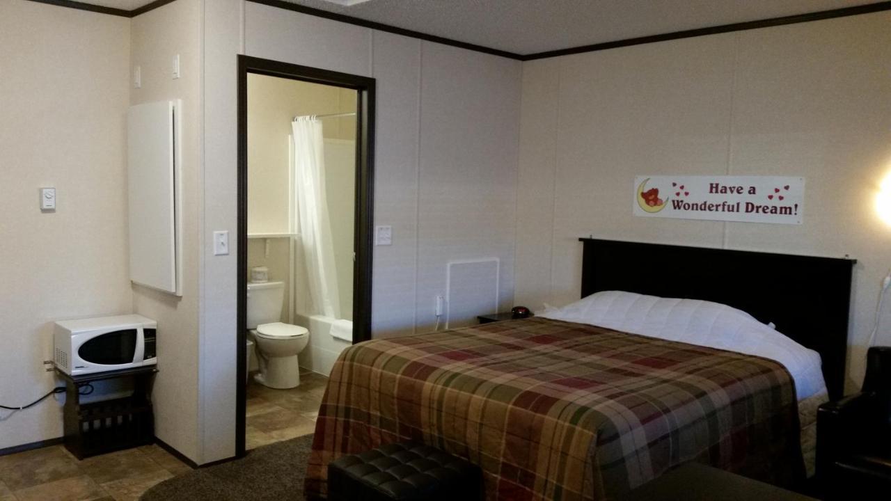 Bear'S Den Lodge Shaunavon Экстерьер фото