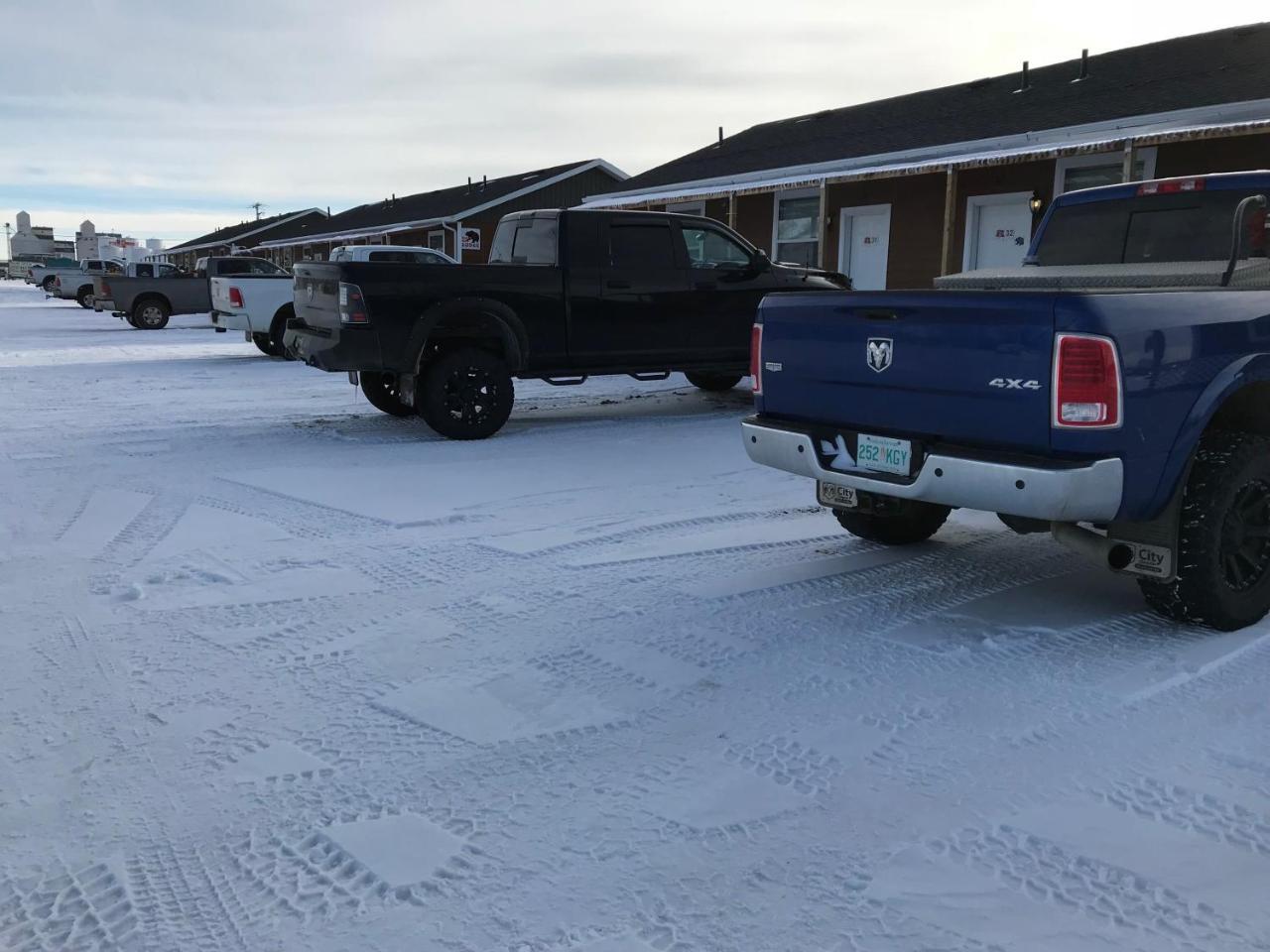Bear'S Den Lodge Shaunavon Экстерьер фото