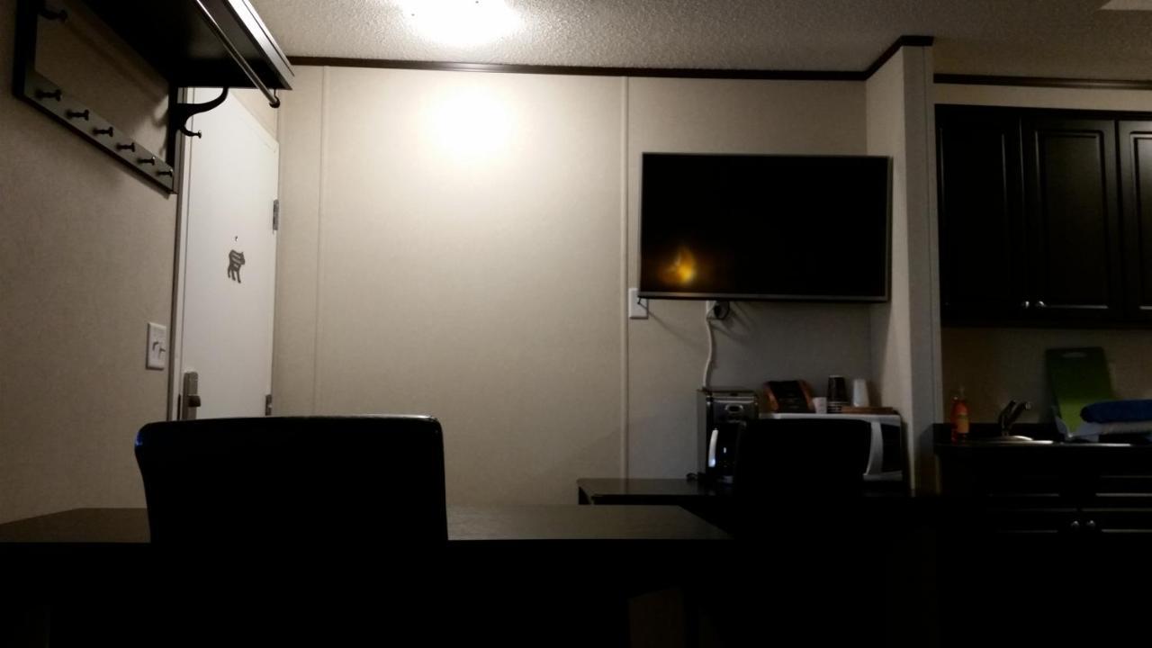 Bear'S Den Lodge Shaunavon Экстерьер фото